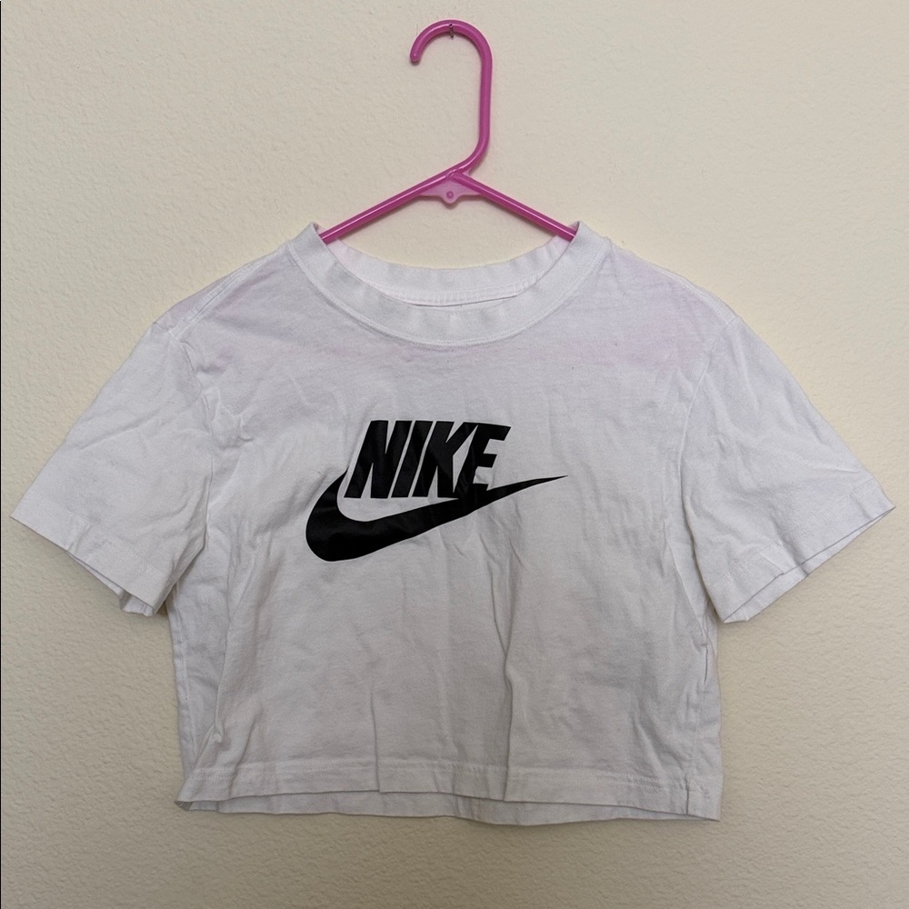 Nike Logo Graphic Cropped T Shirt